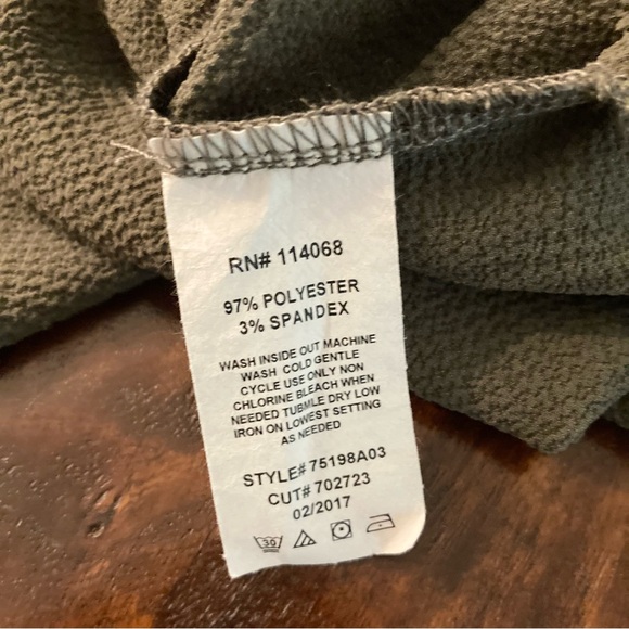 Olive Green Cold Shoulder Top Long Sleeve Blouse Flowy Size Small S - Picture 11 of 11